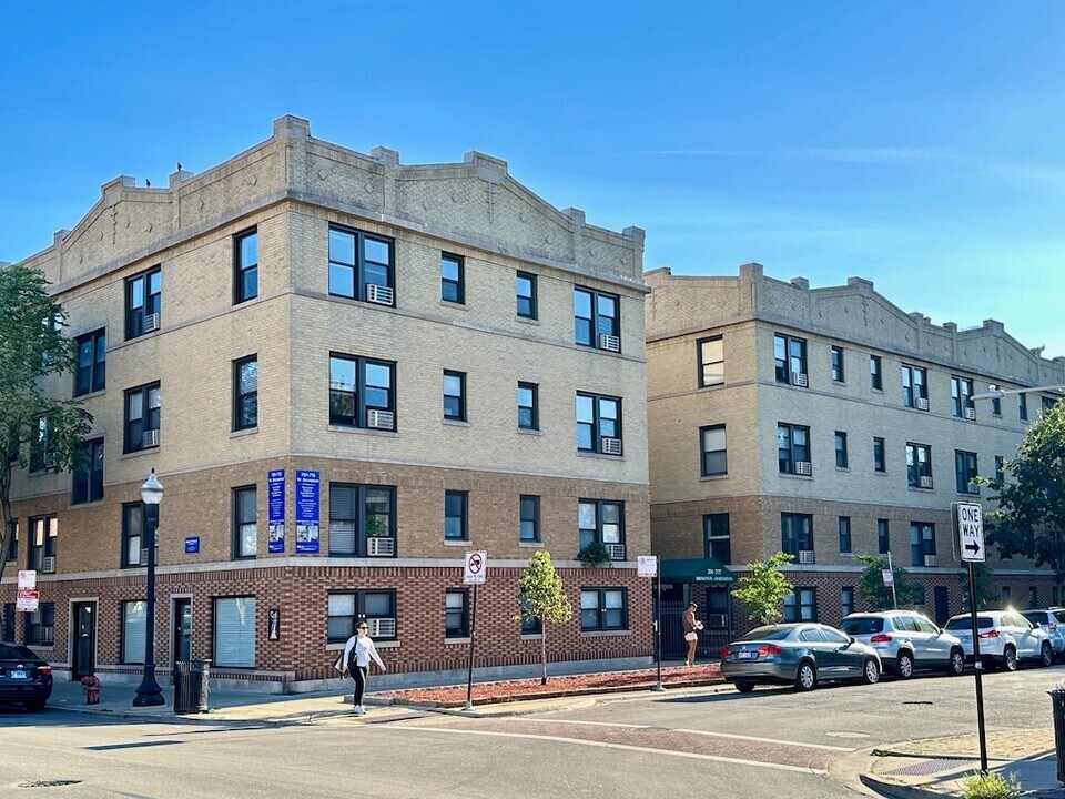 712 W Brompton Ave in Chicago, IL - Foto de edificio