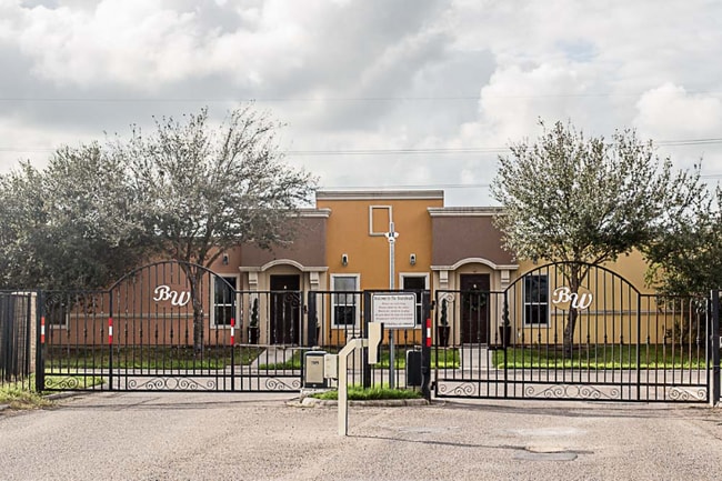 3151 Regal Dr in Edinburg, TX - Building Photo - Building Photo