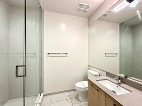 142 NW 31st St, Unit S2 in Miami, FL - Building Photo - Building Photo