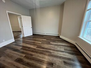 128 Blake St in Lewiston, ME - Building Photo - Building Photo