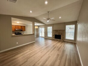 4501 Dorsett Oaks Cir, Unit A in Austin, TX - Building Photo - Building Photo