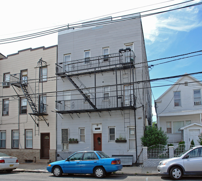 3307 Palisade Ave in Union City, NJ - Building Photo - Building Photo