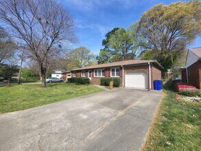 6114 Lyndhurst Ave in Norfolk, VA - Building Photo - Building Photo