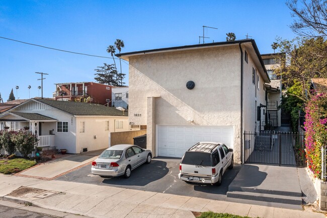 3837 Montclair St in Los Angeles, CA - Building Photo - Building Photo