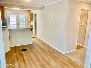 6552 Hughes St in Jacksonville, FL - Foto de edificio - Building Photo