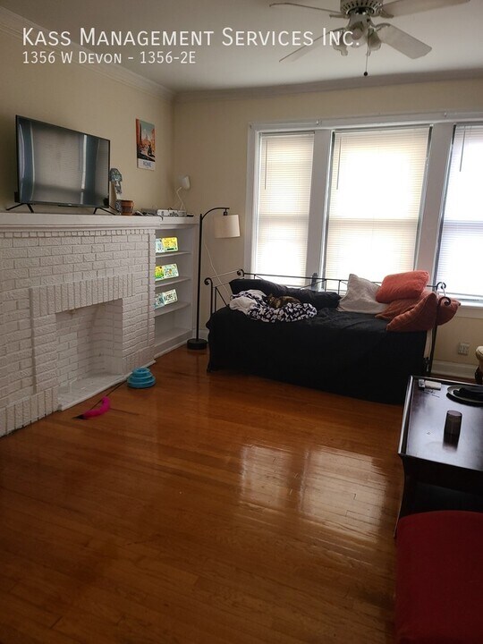 1356 W Devon Ave in Chicago, IL - Building Photo