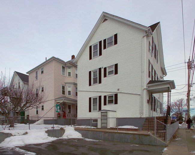 829-837 Maple St in Fall River, MA - Building Photo - Building Photo