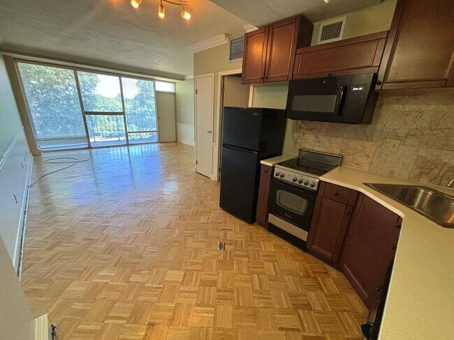 1271 Poplar Ave-Unit -1271-303 in Memphis, TN - Building Photo - Building Photo