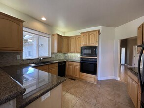 929 Yosemite Dr in Chico, CA - Building Photo - Building Photo