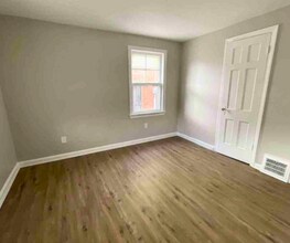 4310 E 163rd St in Cleveland, OH - Building Photo - Building Photo