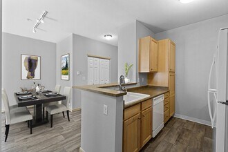 Met Spires in Tacoma, WA - Foto de edificio - Building Photo