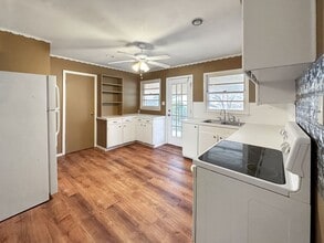 204 E Mesa Dr in Hobbs, NM - Building Photo - Building Photo