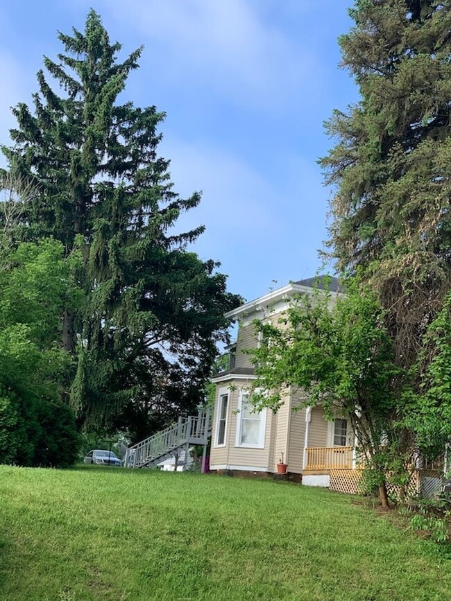 property at 313 W 4th St