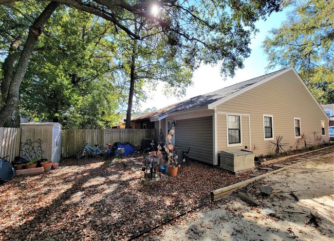 1327 Castelnau Ct in Tallahassee, FL - Foto de edificio - Building Photo