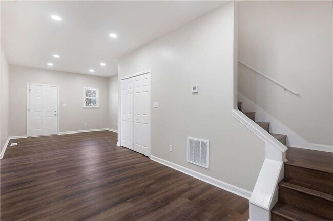 1396 Kennesaw Dr NW in Atlanta, GA - Foto de edificio - Building Photo