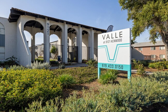 Valle at 9121 Kenwood in Spring Valley, CA - Foto de edificio - Building Photo