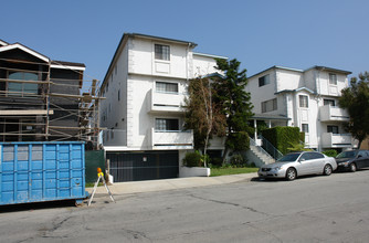 241 E Elmwood Ave in Burbank, CA - Building Photo - Building Photo