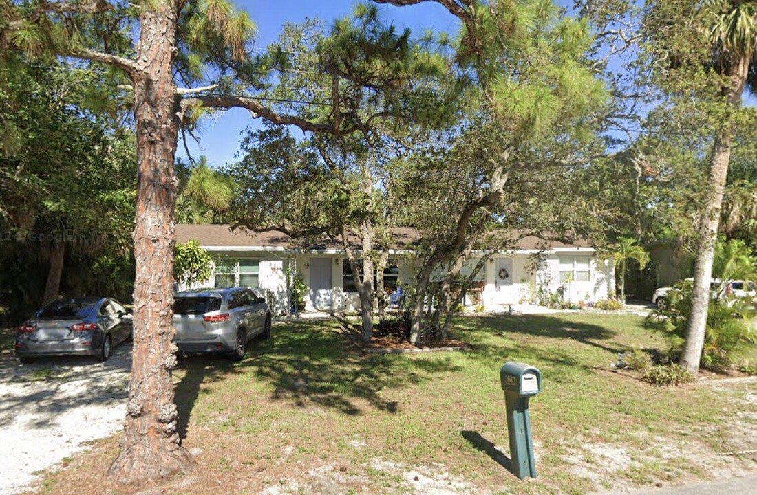 609 SE Flamingo Ave in Stuart, FL - Building Photo