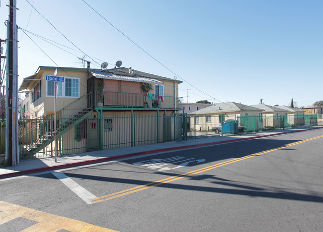 7006 Hood Ave in Huntington Park, CA - Foto de edificio - Building Photo