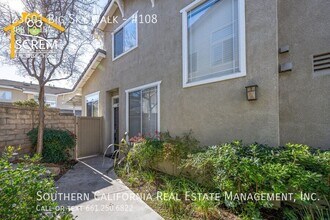 23601 Big Sky Walk in Santa Clarita, CA - Building Photo - Building Photo