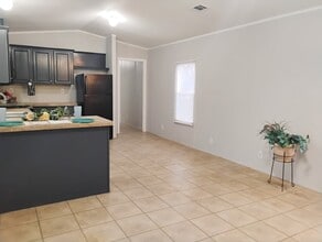 110 N Michigan St in Lawrence, KS - Foto de edificio - Building Photo