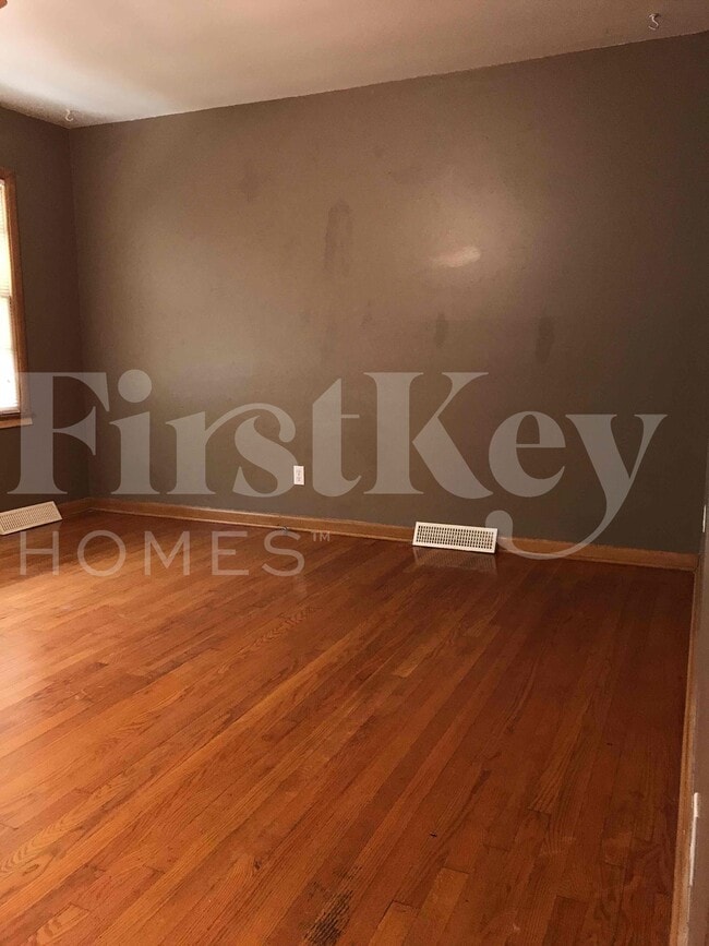 8316 Stark Ave in Raytown, MO - Building Photo - Building Photo