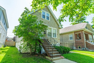 1327 S Harvey Ave in Berwyn, IL - Foto de edificio - Building Photo