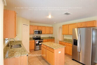 2553 SW Grotto Cir in Port St. Lucie, FL - Foto de edificio - Building Photo