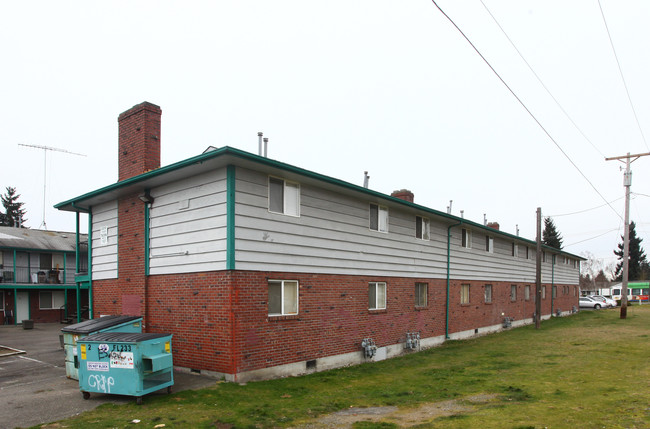 Affordable living in the heart of Lakewood! in Lakewood, WA - Foto de edificio - Building Photo