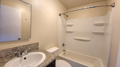 Merlayne Apartments in Henderson, NV - Building Photo - Building Photo