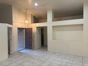 6213 Green Garden Dr in Bakersfield, CA - Foto de edificio - Building Photo