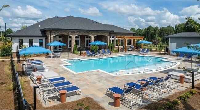 100 Oakbrook Dr in Mcdonough, GA - Foto de edificio - Building Photo