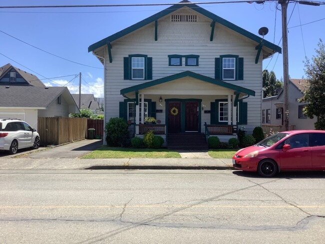 961-963 Elrod Ave in Coos Bay, OR - Building Photo - Building Photo