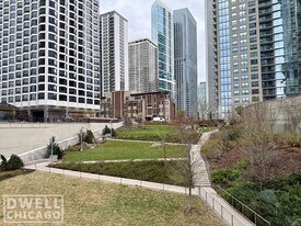 460 E Waterside Dr, Unit 1 in Chicago, IL - Building Photo