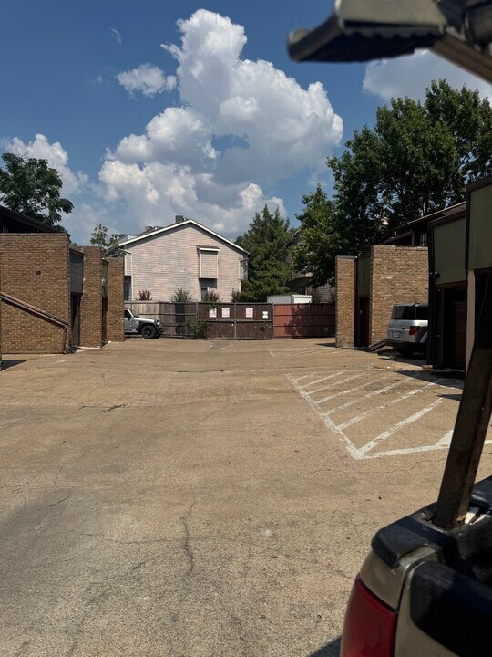 6019 Ridgecrest Rd in Dallas, TX - Building Photo