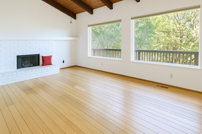 85 Woodside Dr in San Anselmo, CA - Foto de edificio - Building Photo