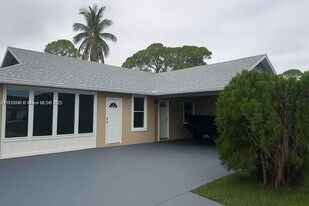 2425 Mohawk Ave in Fort Pierce, FL - Building Photo