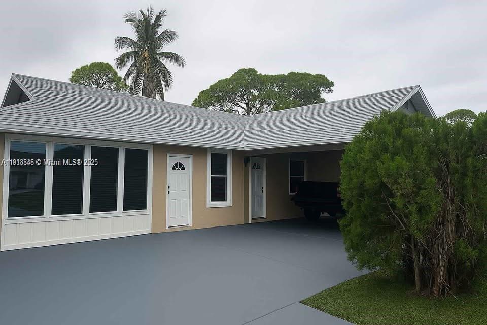 2425 Mohawk Ave in Fort Pierce, FL - Building Photo