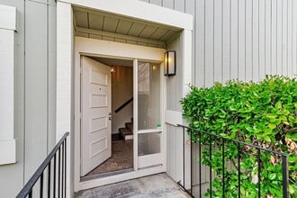 10886 Northridge Square in Cupertino, CA - Building Photo - Building Photo