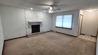 2418 Austin Dr, Unit 2418 in Springfield, IL - Building Photo - Building Photo