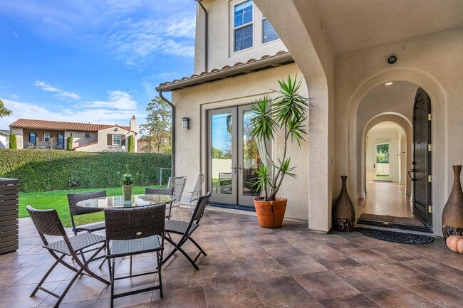 8001 Ocean Bluff Dr in Los Angeles, CA - Foto de edificio - Building Photo