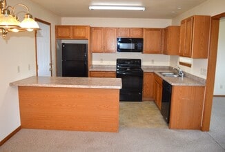 1121 Union Rd in Oregon, WI - Foto de edificio - Building Photo