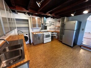 18 Tremont St, Unit 2 in Cambridge, MA - Building Photo - Building Photo