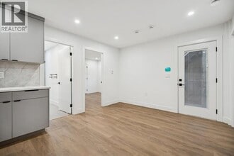 6340 Buchanan St in Burnaby, BC - Building Photo - Building Photo