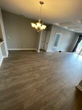 6444 W Belmont Ave, Unit 4th Floor in Chicago, IL - Foto de edificio - Building Photo