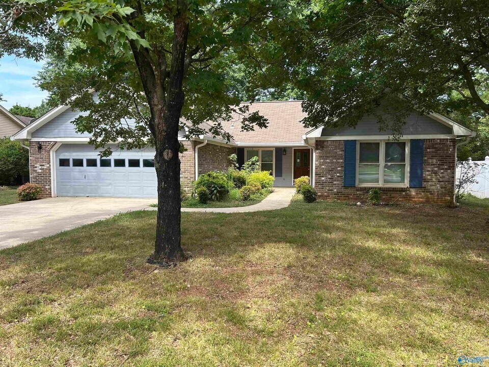 102 Progress Ln in Madison, AL - Building Photo