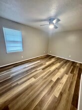 1204 Blueridge Pky in Longview, TX - Foto de edificio - Building Photo