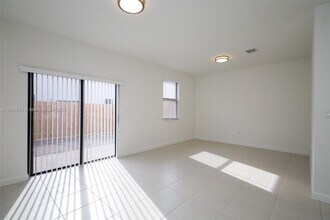 23057 SW 129th Pl in Miami, FL - Foto de edificio - Building Photo
