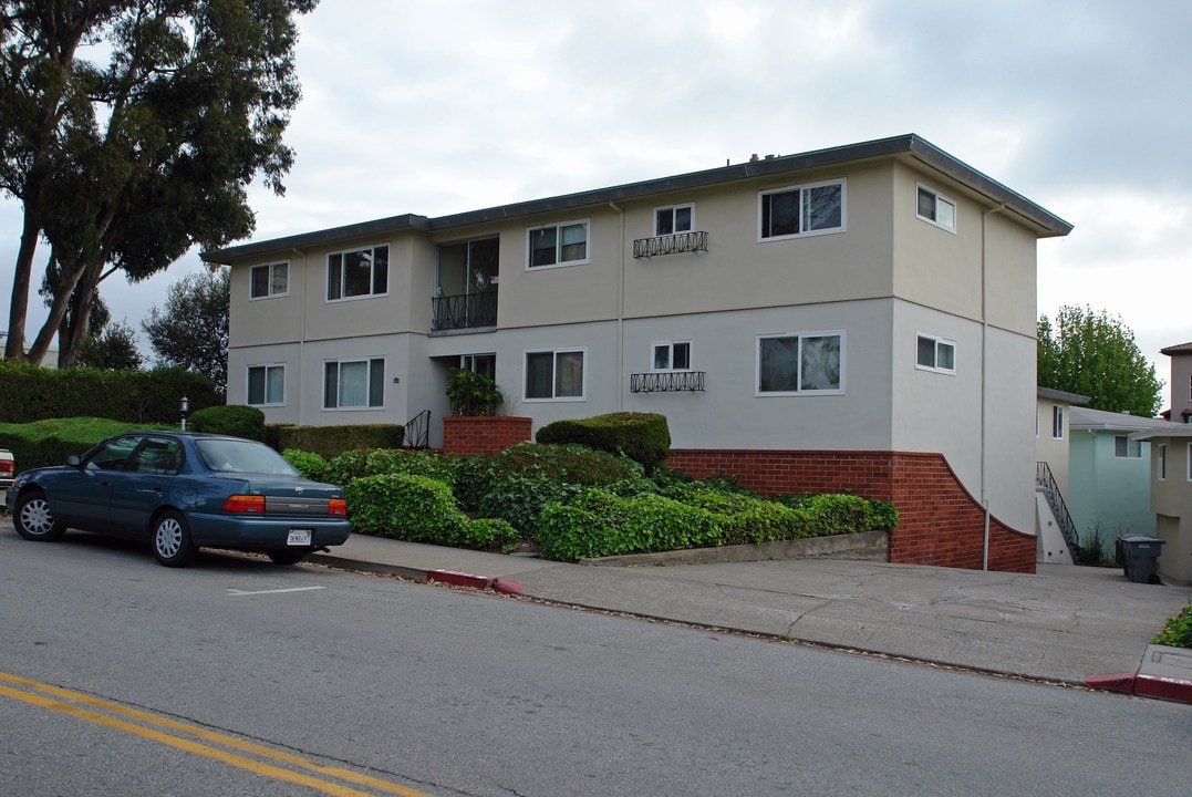 10 S Magnolia Ave in Millbrae, CA - Foto de edificio