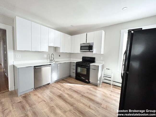 24 Willis St, Unit 2 in Boston, MA - Foto de edificio - Building Photo
